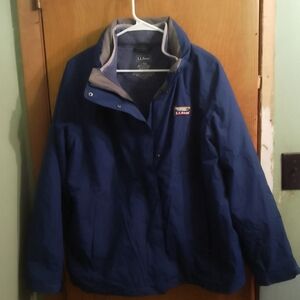 L.L. Bean Men's Blue Jacket It's Waterproof Nylon And Polyester And Fleece Large